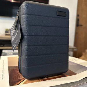 New AWAY X United Business Polaris Travel Hardcase Sunday Riley Amenity Kit Set